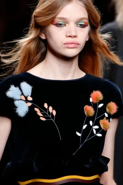 Look 95